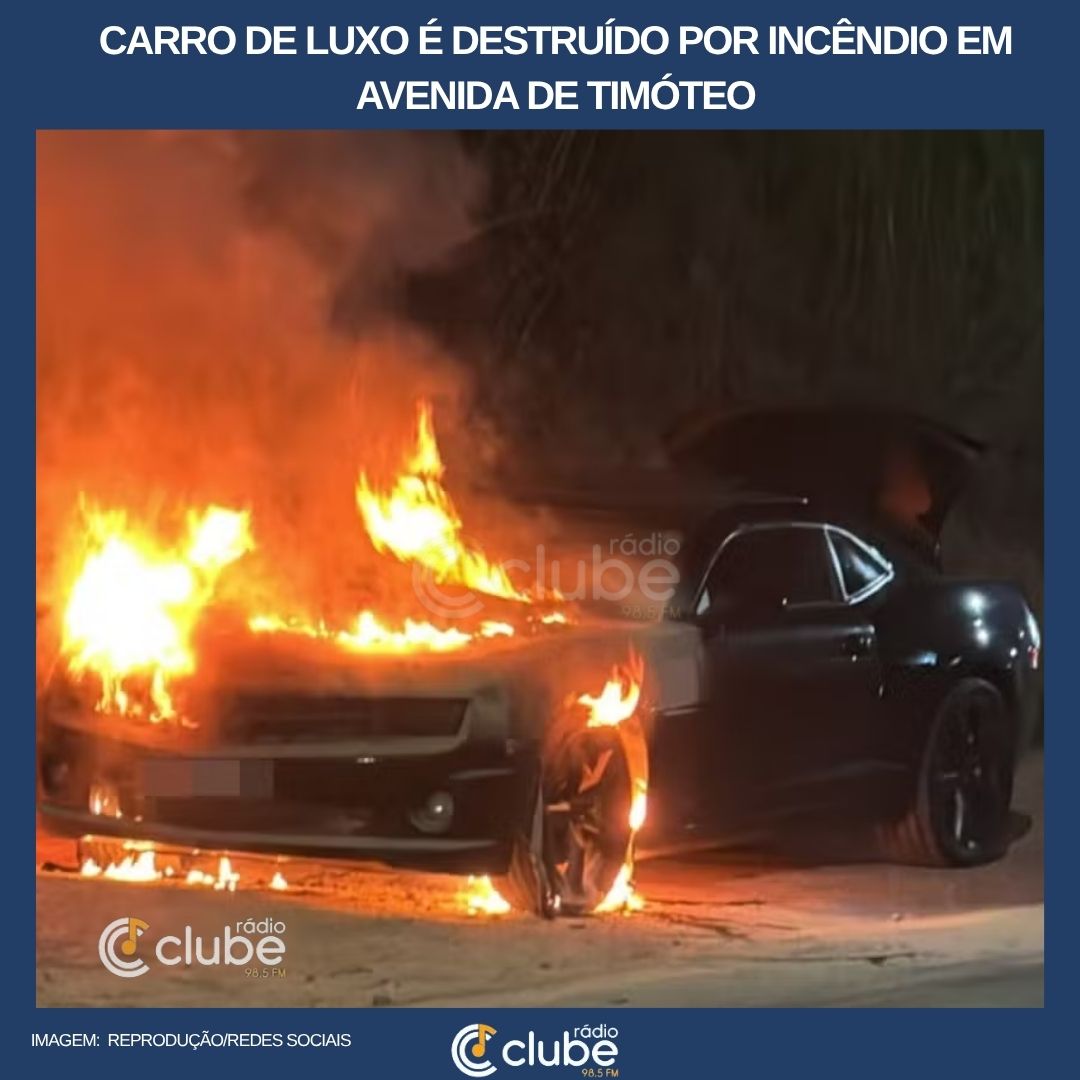 Carro de luxo é destruído por incêndio em avenida de Timóteo