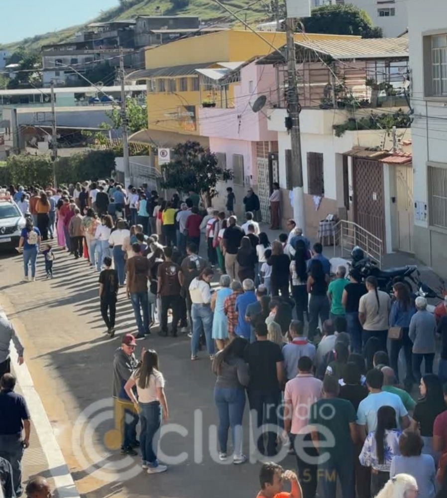 Fiéis participam da celebração de Corpus Christi na Paróquia São Sebastião de Inhapim