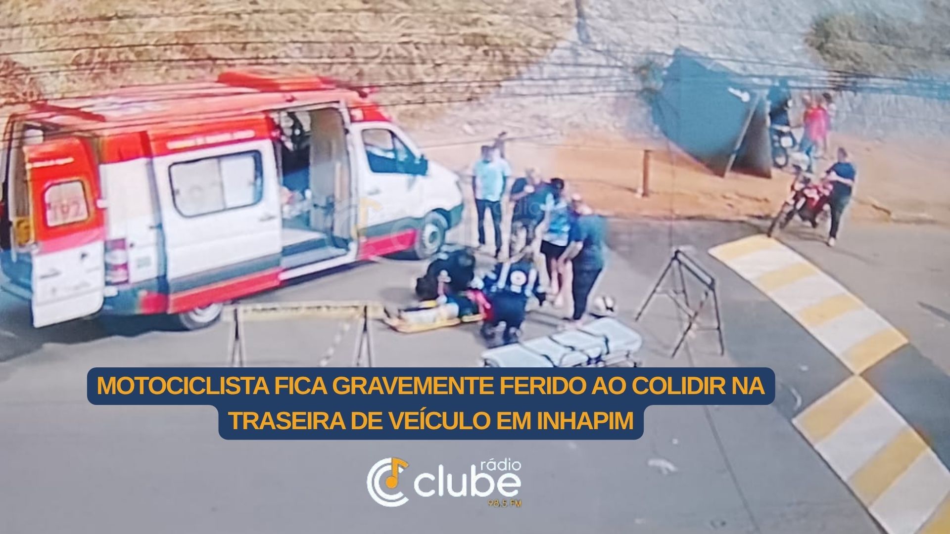 Motociclista sofre grave fratura após acidente no Centro de Inhapim